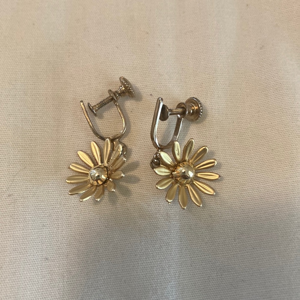 1960s screw back sunflower earrings